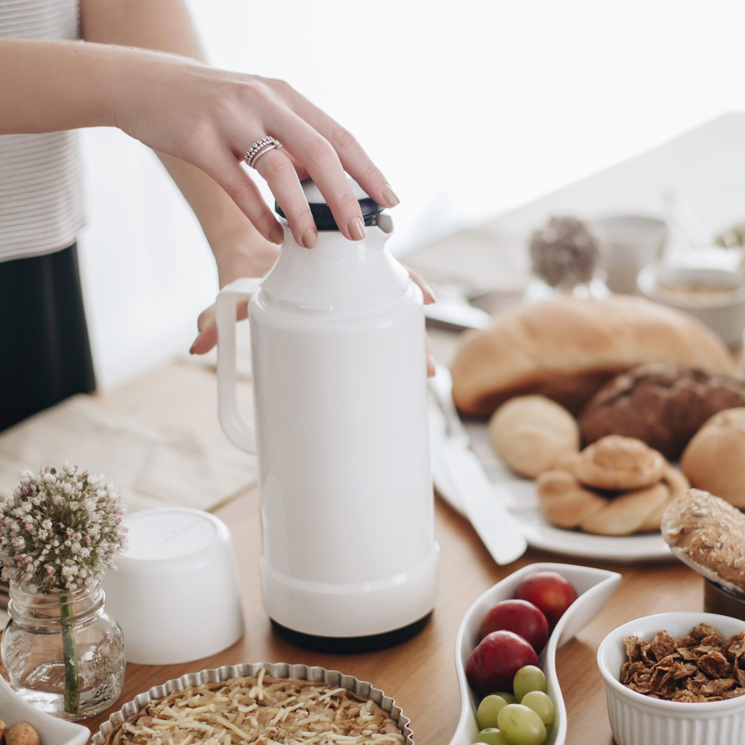 Invicta GLT Vacuum Bottle, White, 0.75 Liter - Image 2