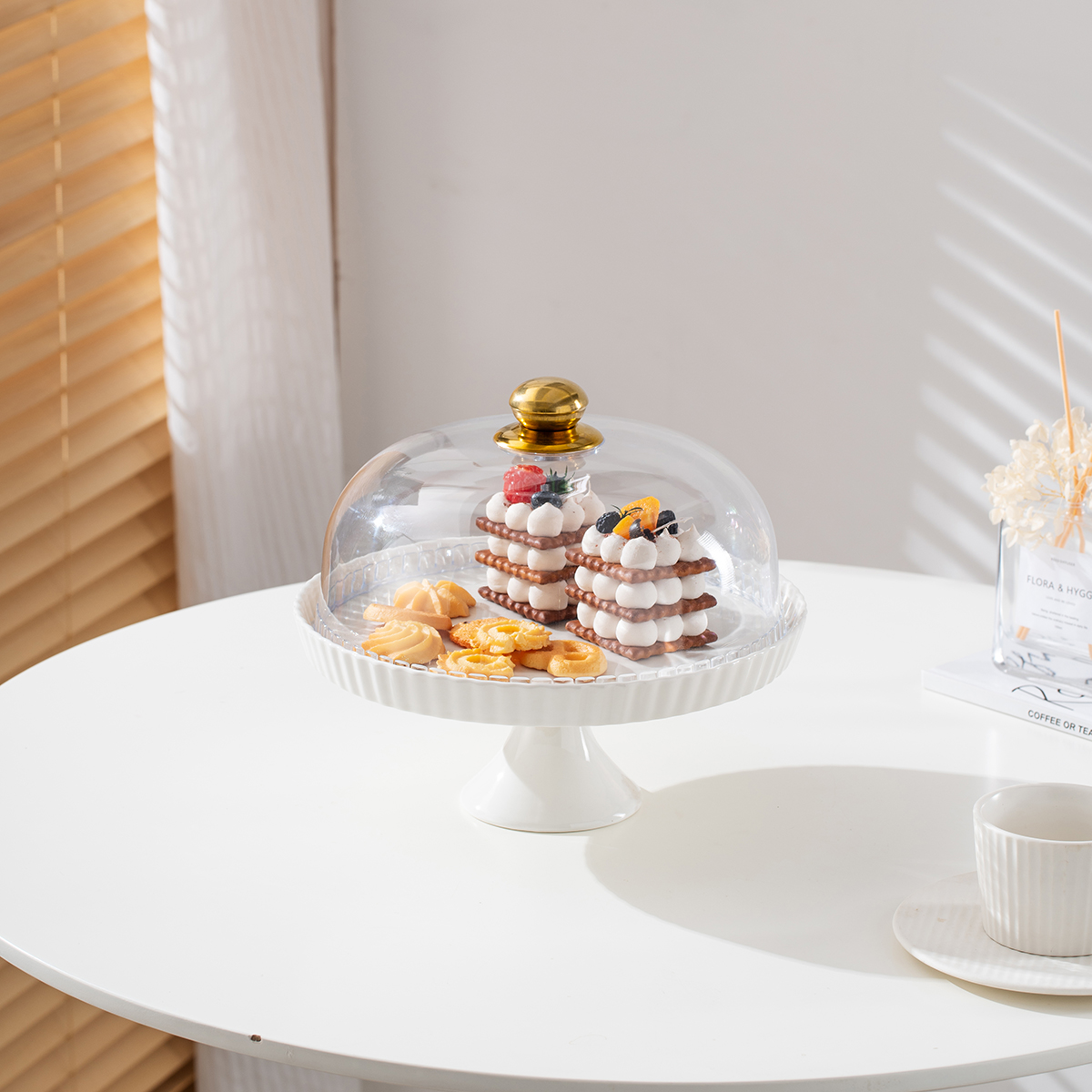 Shallow Cake Plate With Plastic Lid - Image 2