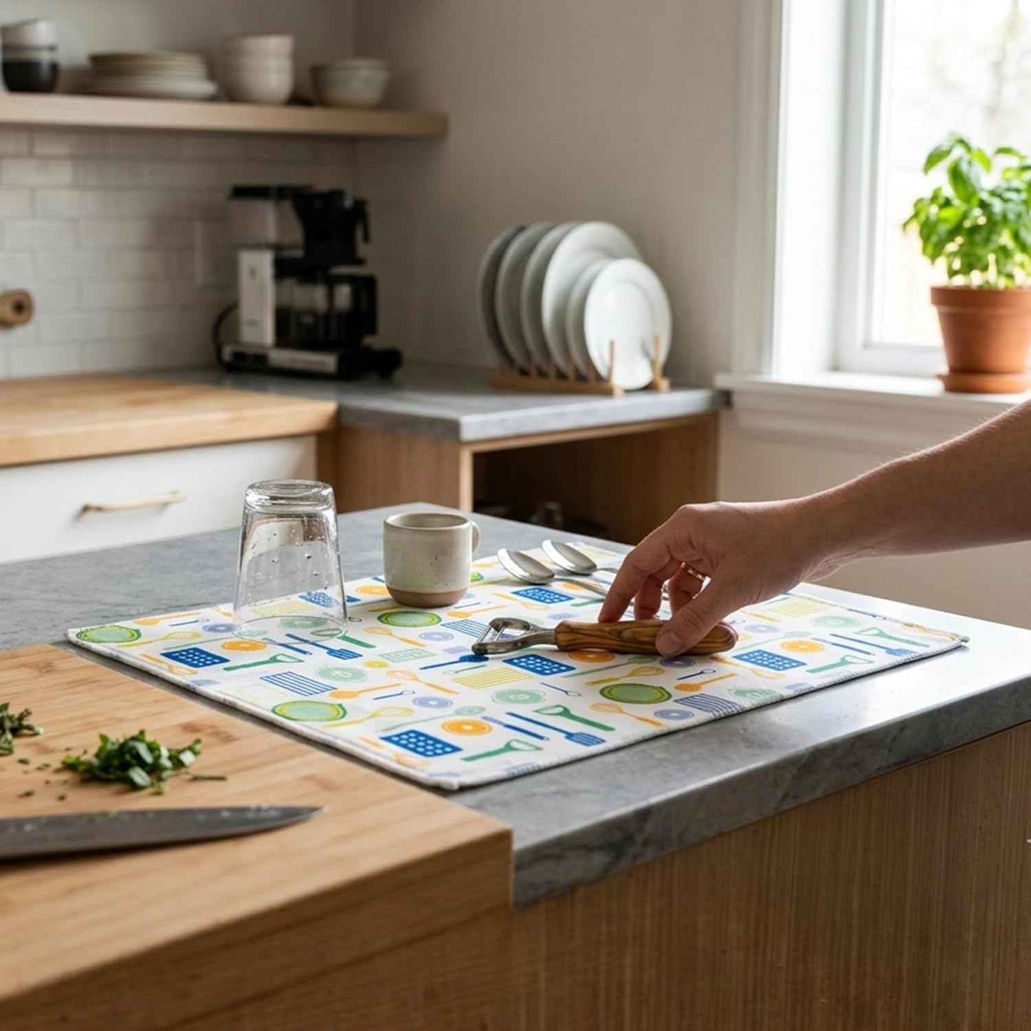 Cuisine Art Ultra-Absorbent Microfiber Dish Draining Mat 38x50cm Large Kitchen Drying Mat for Dishes, Glassware & Pots Quick-Dry, Machine Washable Protective Countertop Mat - Image 4